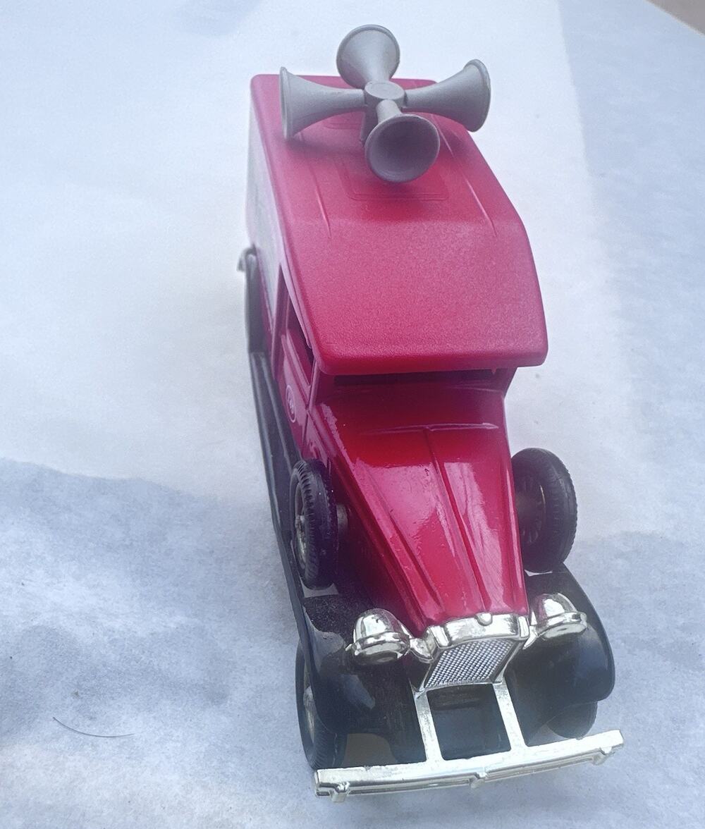 Chevron Commemorative Model Standard Oil Announcer Car Die-Cast Metal Lledo A111
